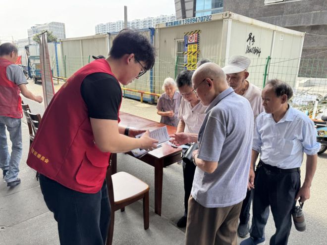 【企退】適老化改造“小細(xì)節(jié)”托起華豐社區(qū)“大幸福”(圖2)